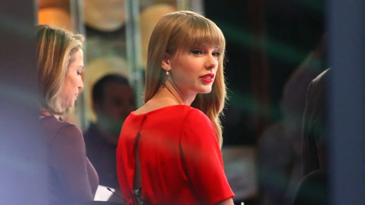 Taylor Swift once wrote a too dark song. (Image Credit: Paolo Villanueva from New York, USA/Wikimedia Commons | CC BY 2.0 (cropped)