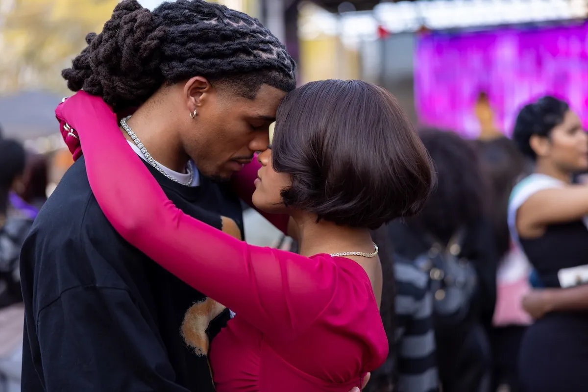 Shaquille and Deborah with their arms around each other in 'A Different World'