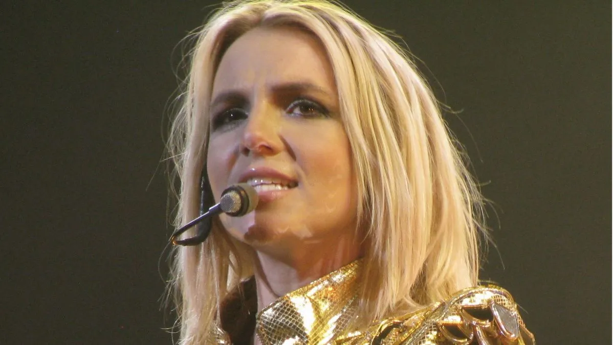 Britney Spears' latest video has a mysterious red mark. (Image Credit:Jen from USA., CC BY 2.0, via Wikimedia Commons)