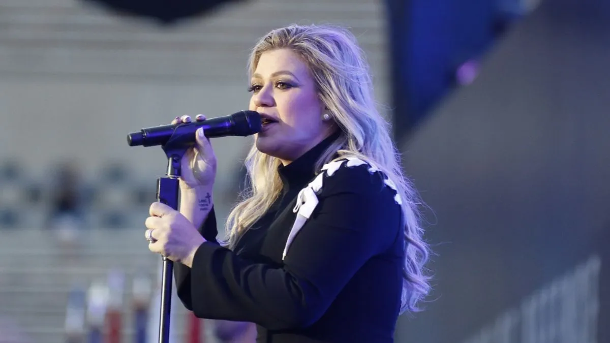 Kelly Clarkson accused of abusing her celebrity status. (Image Credit: Marc Piscotty, Public domain, via Wikimedia Commons)