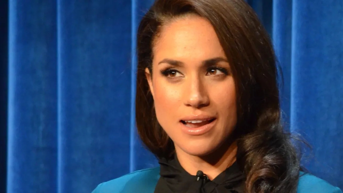 SNL UK takes aim at Meghan Markle again in scathing royal news segment. (Image Credit: Genevieve, CC BY 2.0, via Wikimedia Commons)