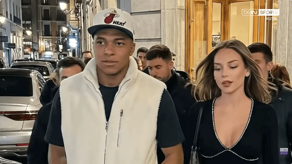 Screenshot of Kylian Mbappé and Ester Expósito